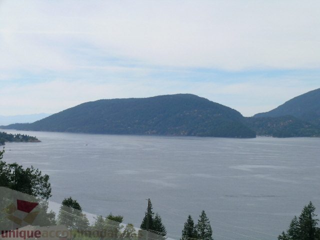 Spacious 4-bedroom + den townhouse with stunning views of the sea and mountains. - 8601 Seascape Place, West Vancouver