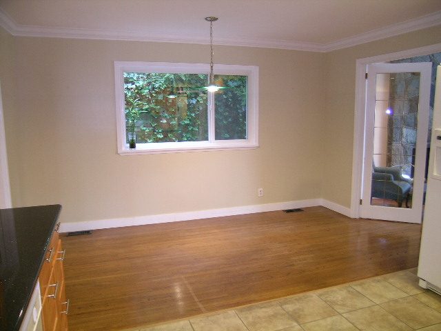 Bright kitchen with hardwood floors and a city view. - 992 Canyon Blvd, North Vancouver