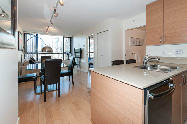 1110 - 928 Homer Street - Condo - Yaletown - Photo 2 of 26