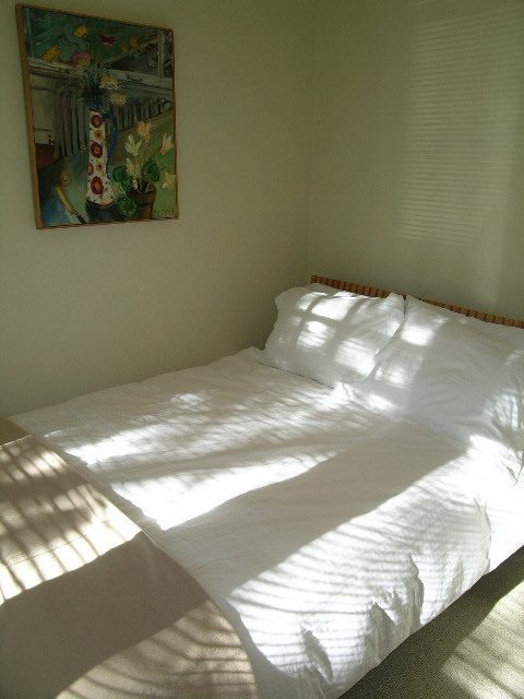 Bright bedroom with white bedding and a painting on the wall. - 4663 Bellevue Drive, Vancouver West Side