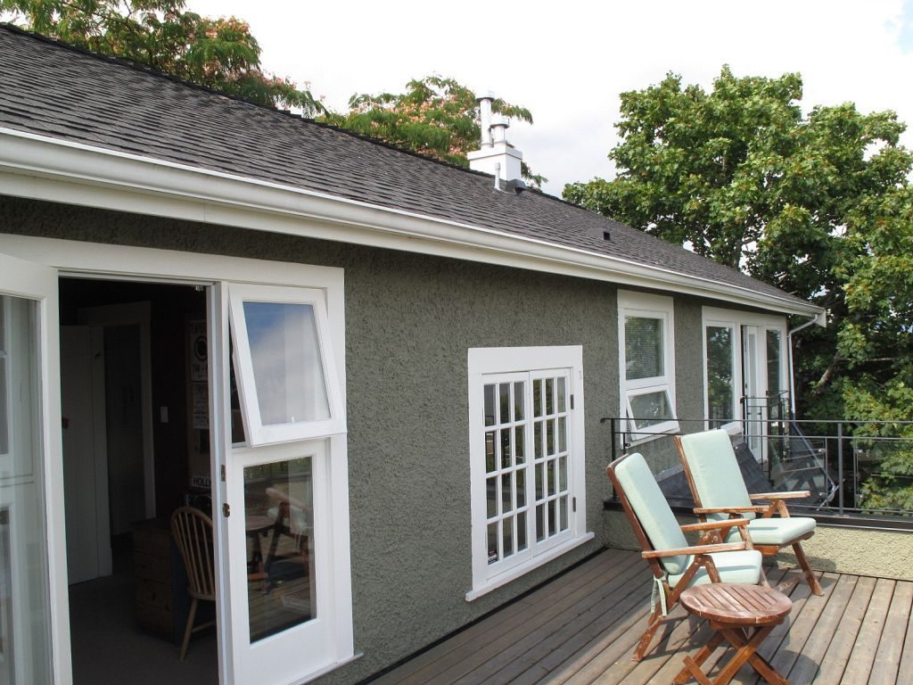 Furnished living room with hardwood floors and outdoor seating. - 4663 Bellevue Drive, Vancouver West Side
