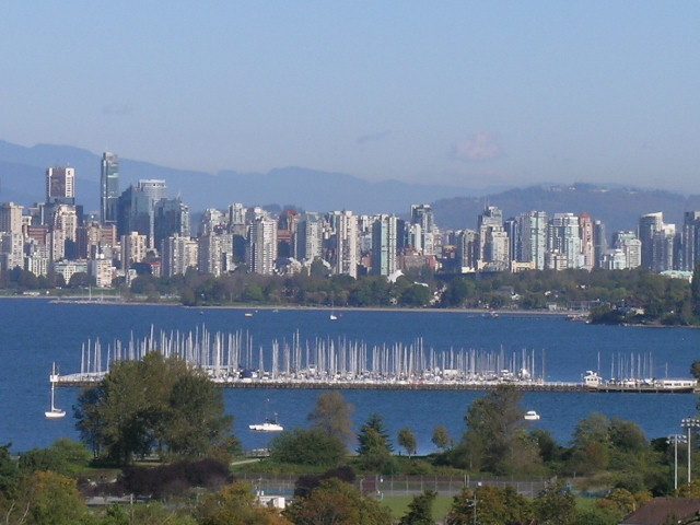 Furnished 6-bedroom house with stunning city view and waterfront access. - 4663 Bellevue Drive, Vancouver West Side