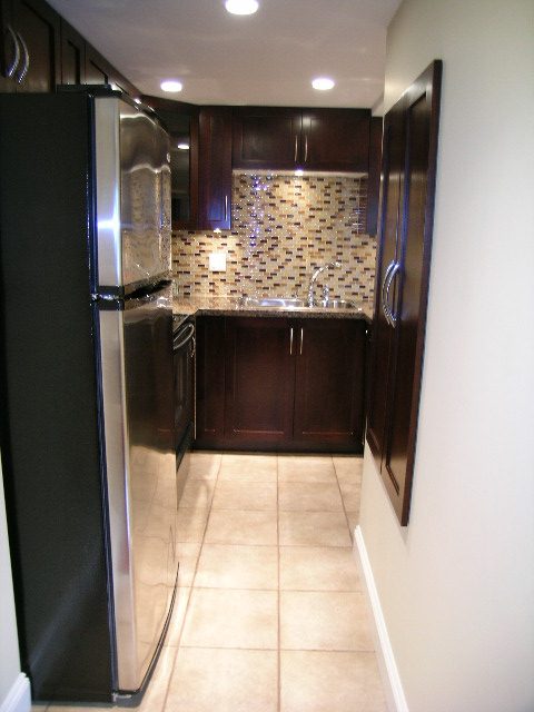 B - 335 East 22nd Street - Suite in House - Lonsdale - Photo 4 of 10
