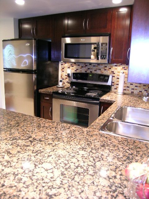 B - 335 East 22nd Street - Suite in House - Lonsdale - Photo 6 of 10