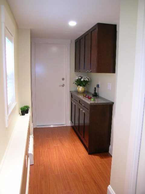 B - 335 East 22nd Street - Suite in House - Lonsdale - Photo 10 of 10