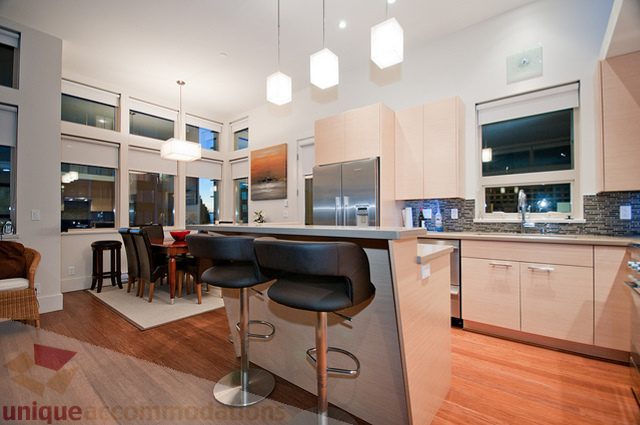 Modern kitchen with hardwood floors, city view, and sleek cabinetry. - 1381 Bute Street, Vancouver Downtown