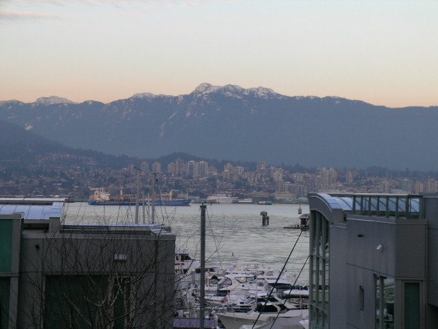 Spacious 2-bedroom + den townhouse with stunning city and mountain views from the balcony. - 1455 West Hastings, Vancouver Downtown