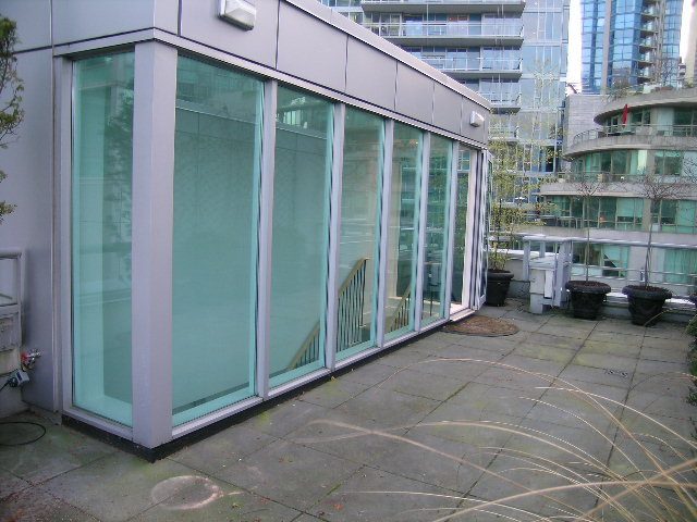 Spacious living room with large windows and modern furnishings, perfect for downtown city views. - 1455 West Hastings, Vancouver Downtown