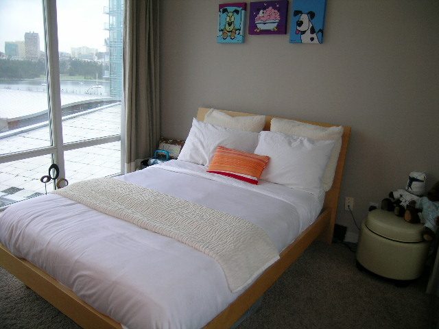 Bright bedroom with city view and modern decor. - 508 - 1408 Strathmore Mews, Vancouver Downtown