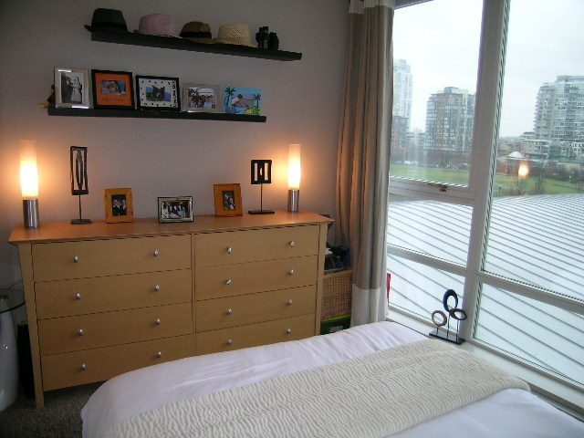 Bright bedroom with city view and wooden dresser. - 508 - 1408 Strathmore Mews, Vancouver Downtown