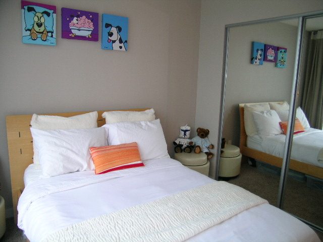 Spacious 2-bedroom condo with neatly made beds and vibrant wall art. - 508 - 1408 Strathmore Mews, Vancouver Downtown