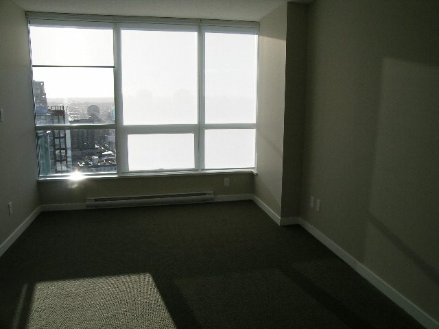 Spacious living room with large windows offering a city view and ample natural light. - 2307 - 833 Seymour Street, Vancouver Downtown