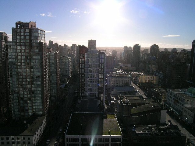Spacious 1-bedroom condo with stunning city view, featuring modern furnishings and natural light. - 2307 - 833 Seymour Street, Vancouver Downtown