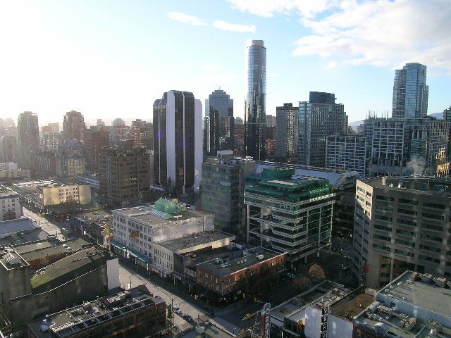 Spacious 1-bedroom condo with stunning city views and modern furnishings. - 2307 - 833 Seymour Street, Vancouver Downtown