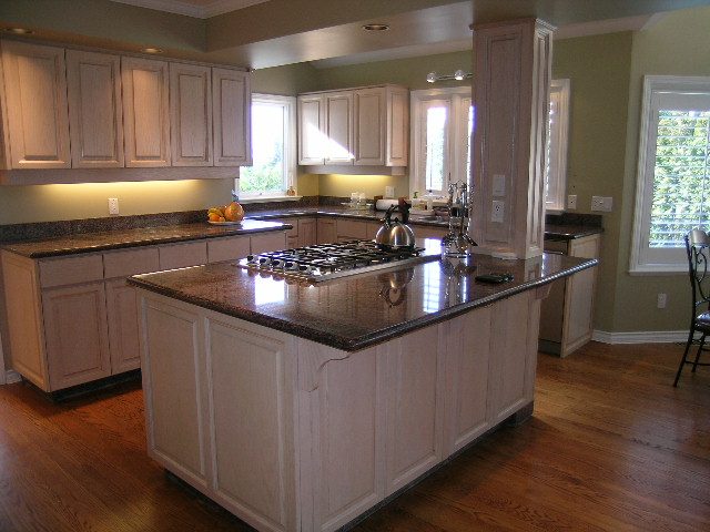 Bright kitchen with granite countertops, hardwood floors, and a large island. - 1875 26th Street, West Vancouver