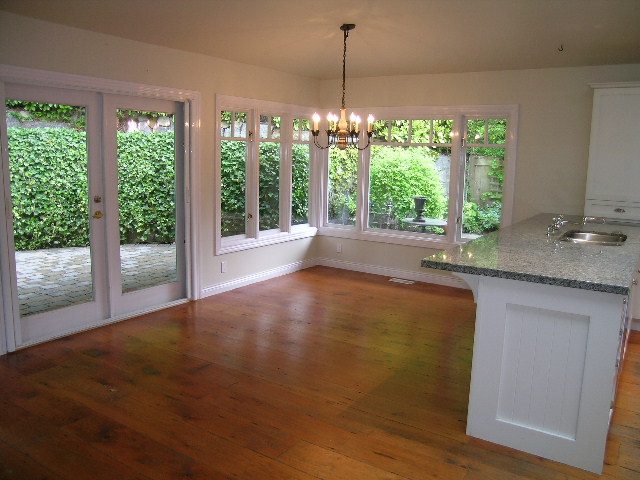 Spacious kitchen with hardwood floors, granite countertops, and a view of lush greenery. - 2795 Palmerston Avenue, West Vancouver