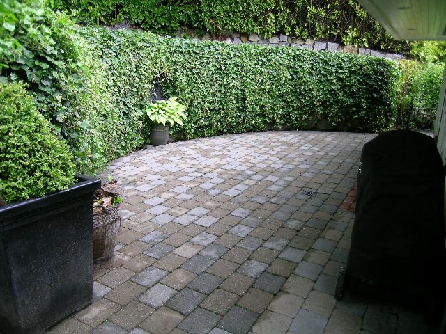 Spacious patio with stone paving and lush greenery, perfect for outdoor relaxation. - 2795 Palmerston Avenue, West Vancouver