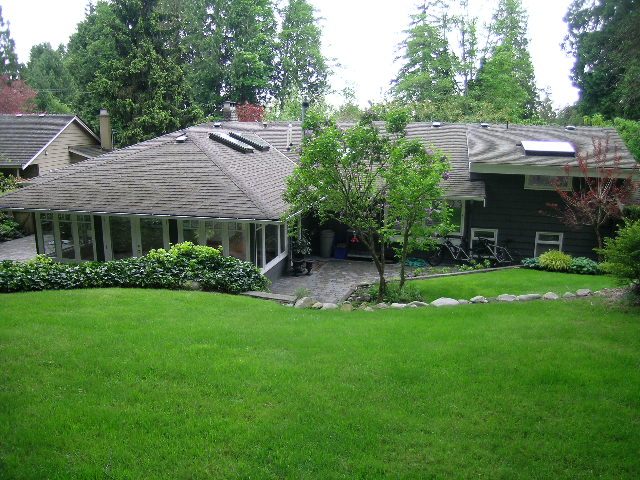 Spacious 4-bedroom house with a lush green lawn and a charming roofline. - 2795 Palmerston Avenue, West Vancouver