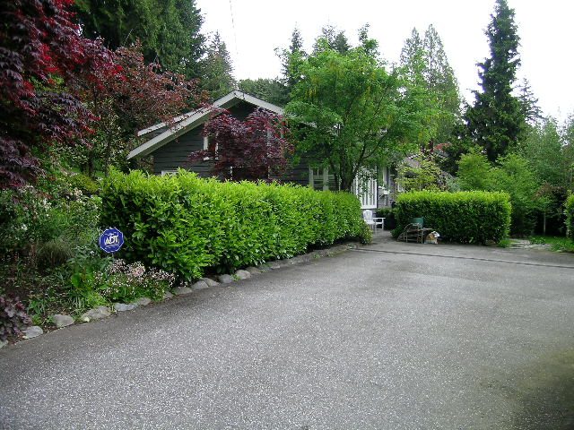 Spacious 4-bedroom house with lush greenery and a welcoming front porch. - 2795 Palmerston Avenue, West Vancouver