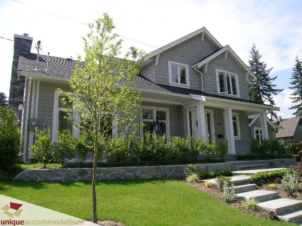 Spacious 4-bedroom + den house with a charming front porch and lush green lawn. - 2015 Lloyd Avenue, North Vancouver