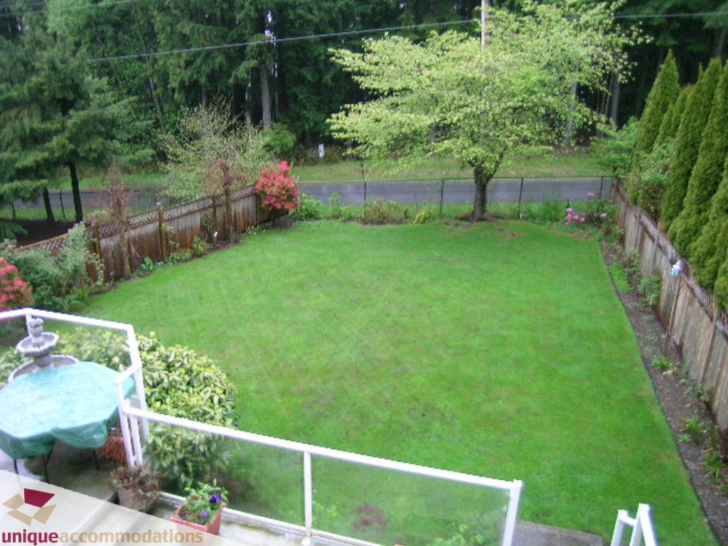 Spacious backyard with lush green lawn and privacy fence. - 5735 Nancy Green way, North Vancouver
