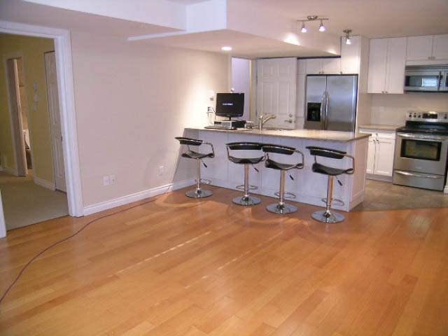 Bright kitchen with hardwood floors and modern bar stools. - 1077 Blue Grouse Way, North Vancouver