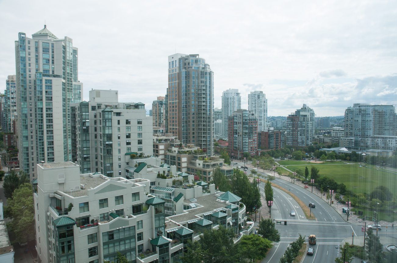 Bright living room with city view and modern furnishings. - 1708 - 1438 Richards Street, Vancouver Downtown