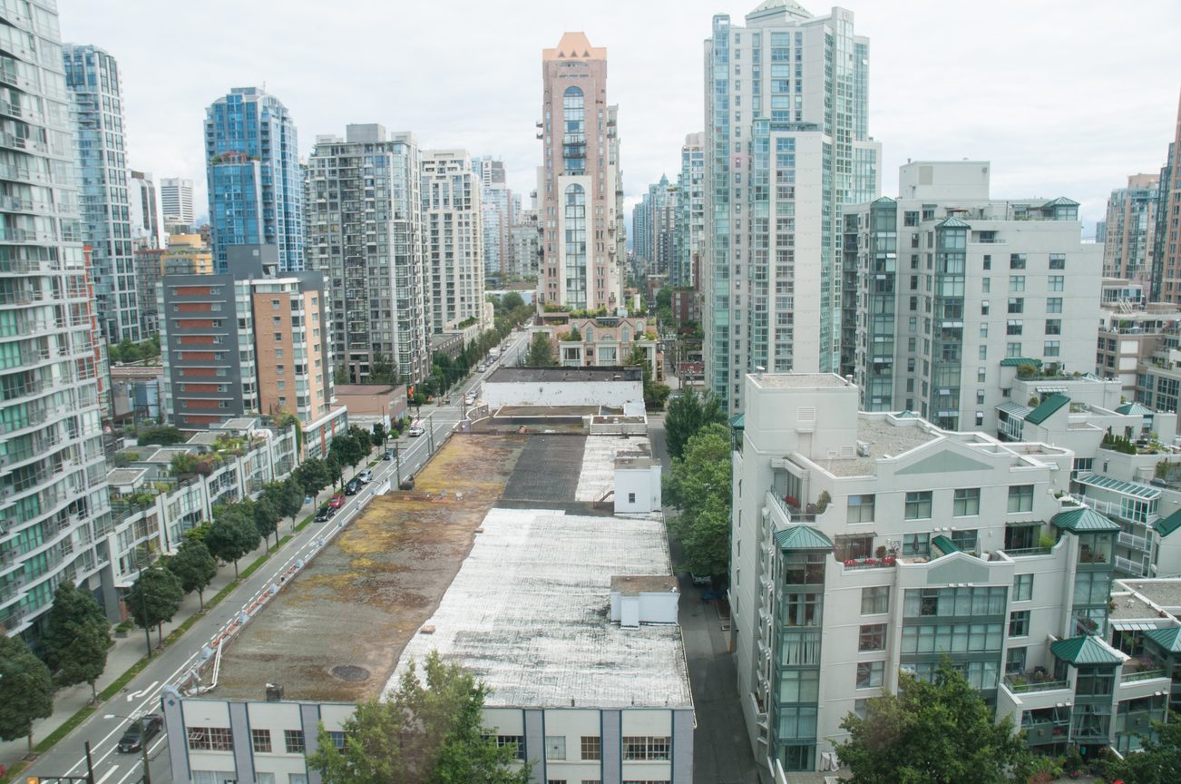 Furnished 1-bedroom + den with city view and modern furnishings. - 1708 - 1438 Richards Street, Vancouver Downtown