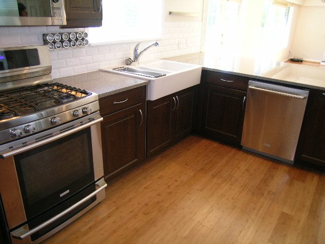 Bright kitchen with modern appliances, white subway tile backsplash, and hardwood floors. - #2 (Upper) - 350 23rd St E, North Vancouver