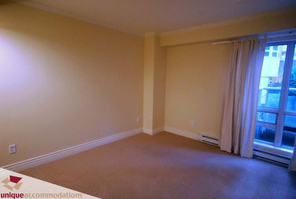 Bright living room with carpeted floor and large window view. - T15 - 1501 Howe Street, Vancouver Downtown