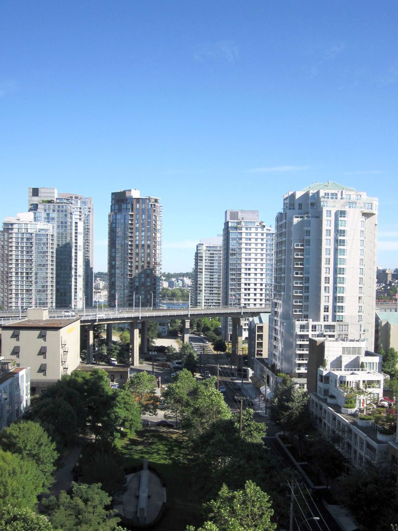 Furnished 1-bedroom + den with stunning city view. - 1403 - 907 Beach Avenue, Vancouver Downtown