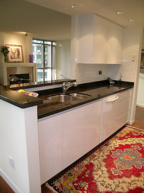 Bright kitchen with granite countertops, hardwood floors, and a city view. - 1701 - 867 Hamilton Street, Vancouver Downtown