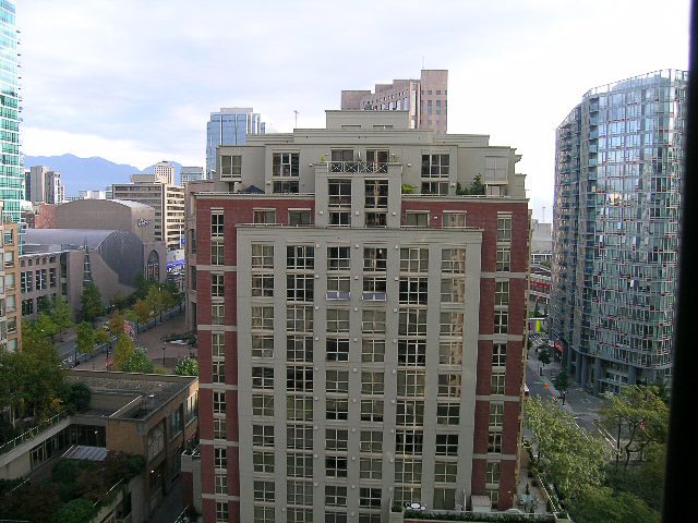 Spacious 2-bedroom condo with city view, modern furnishings, and large windows. - 1701 - 867 Hamilton Street, Vancouver Downtown