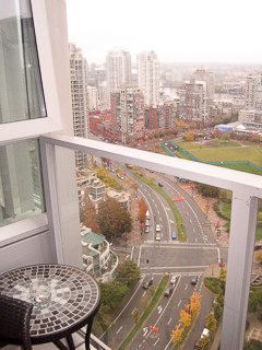 Furnished balcony with city view and modern furnishings. - 2901-1438 Richards Street, Vancouver Downtown