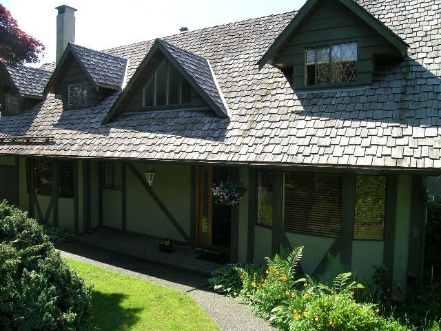 Furnished 3-bedroom house with shingled roof and garden. - 1332 Camridge Place, West Vancouver
