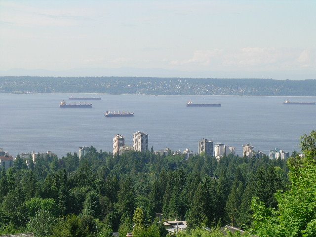 Bright living room with city view and waterfront access. - 1332 Camridge Place, West Vancouver