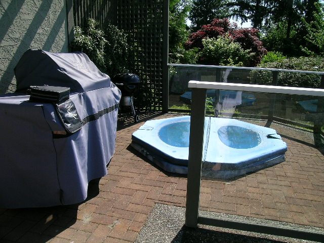 Furnished patio with outdoor furniture and a view of greenery. - 1332 Camridge Place, West Vancouver