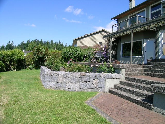 Furnished living room with stone steps and garden view. - 1332 Camridge Place, West Vancouver