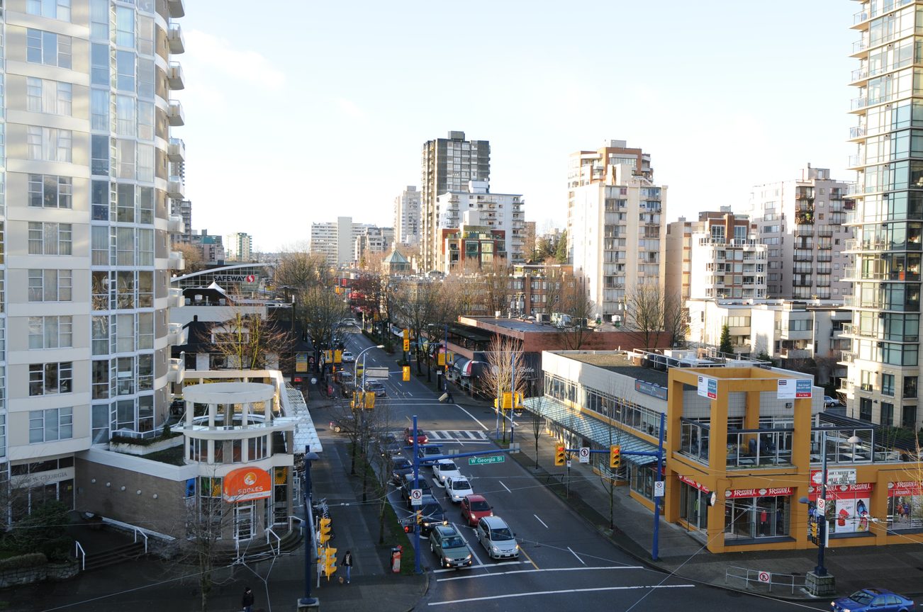 Furnished 2-bedroom condo with city view and modern decor. - 604 - 1790 Bayshore Drive, Vancouver Downtown