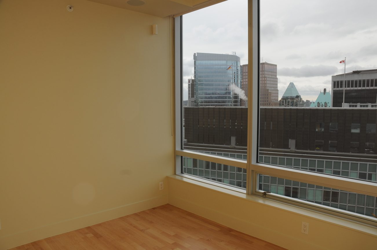 Bright living room with hardwood floors and city view. - 3103 - 1077 West Cordova, Vancouver Downtown
