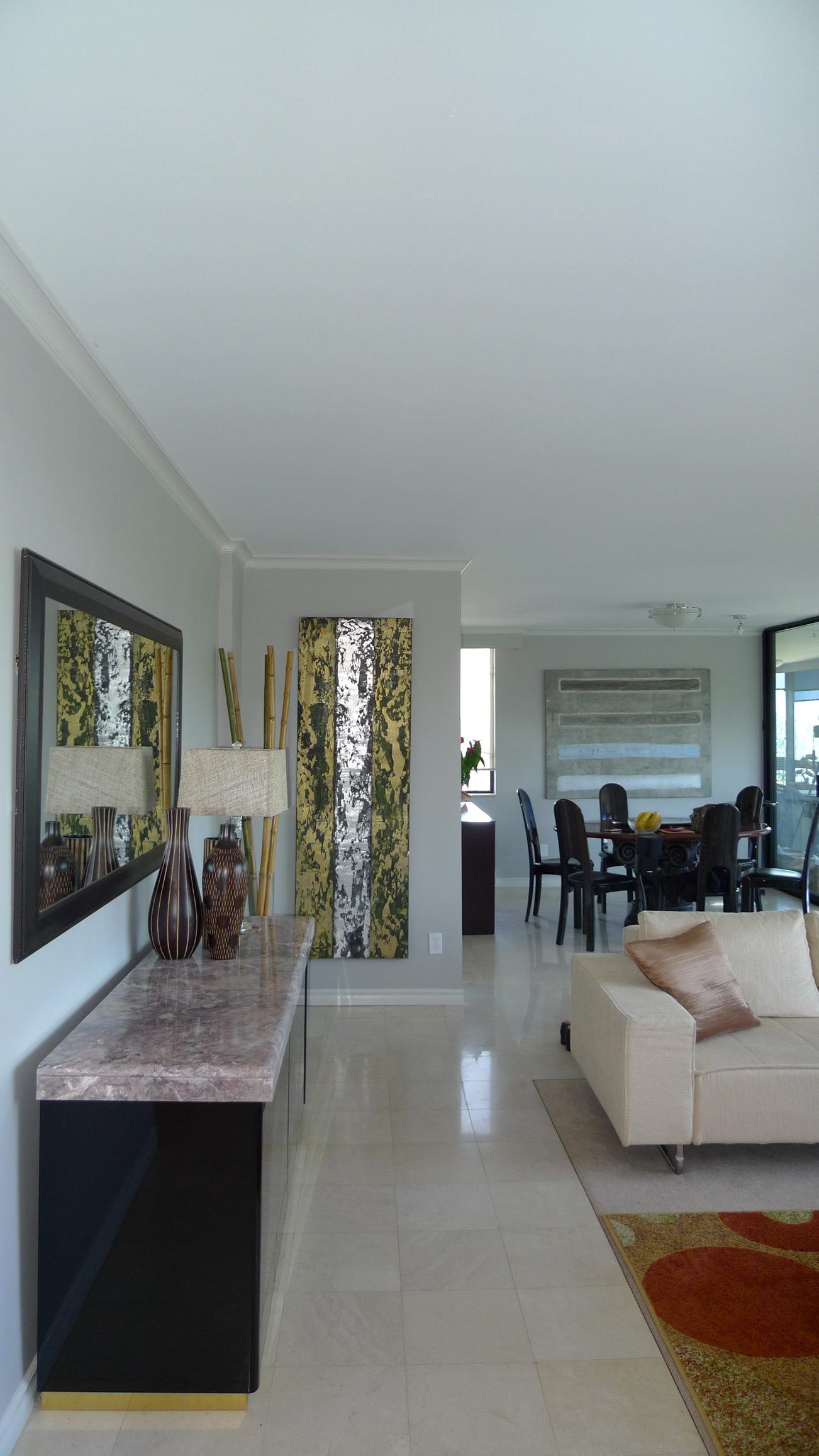 Furnished living room with marble countertop and modern decor. - 1501 - 845 Chilco Street, Vancouver Downtown
