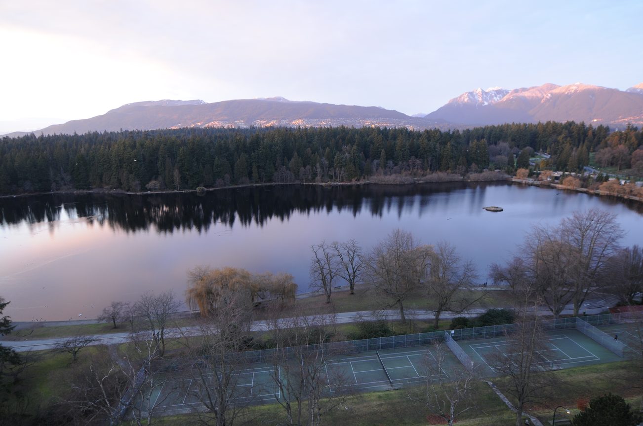 Bright living room with stunning mountain view and serene lake. - 1501 - 845 Chilco Street, Vancouver Downtown