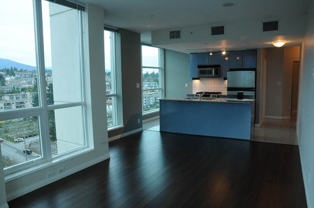 Bright kitchen with hardwood floors, city view, and modern appliances. - 1808 - 188 East Esplanade, North Vancouver