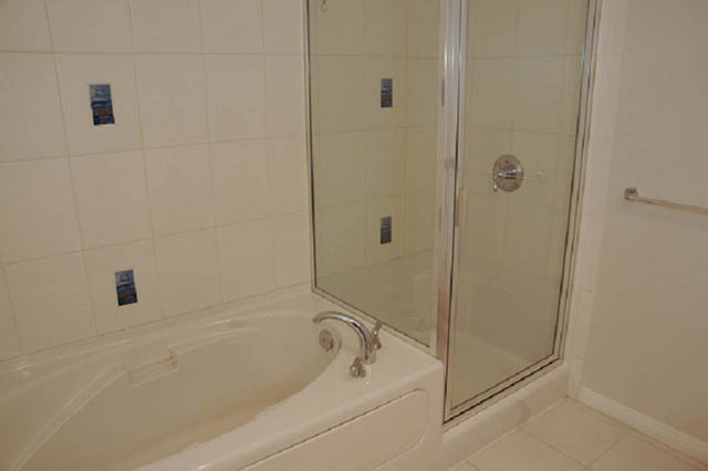 Bright bathroom with bathtub and glass shower door. - 1808 - 188 East Esplanade, North Vancouver