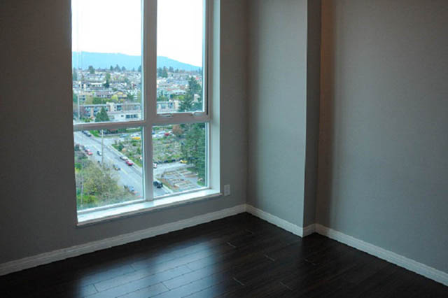 Bright living room with hardwood floors and city view. - 1808 - 188 East Esplanade, North Vancouver