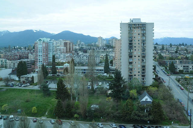 Bright living room with city view and modern furnishings. - 1808 - 188 East Esplanade, North Vancouver