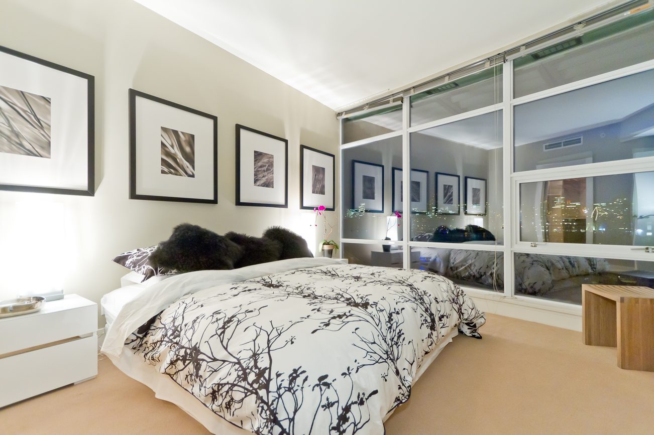 Furnished 2-bedroom condo with city view and modern decor. - 302 - 628 Kinghorne Mews, Vancouver Downtown