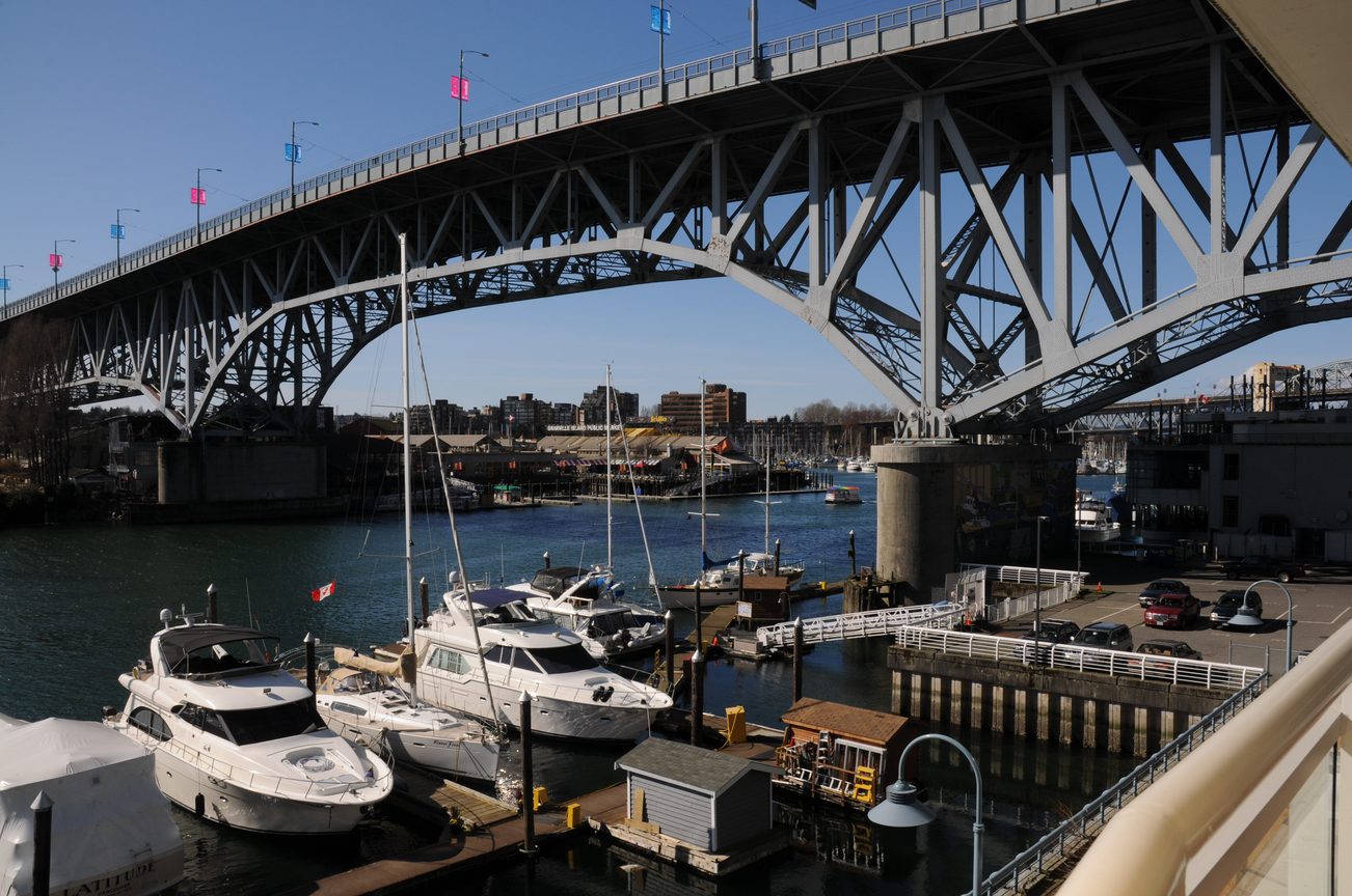 Furnished 2-bedroom condo with a stunning city view and waterfront access. - 302 - 628 Kinghorne Mews, Vancouver Downtown