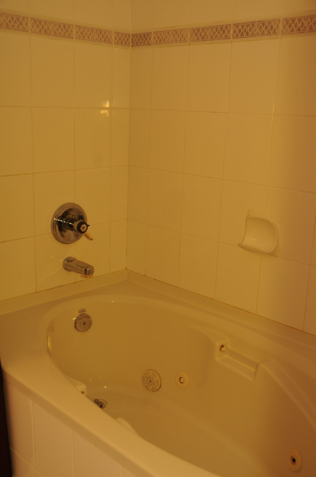 Furnished corner bathtub with tiled walls and modern fixtures. - 1705-867 Hamilton Street, Vancouver Downtown