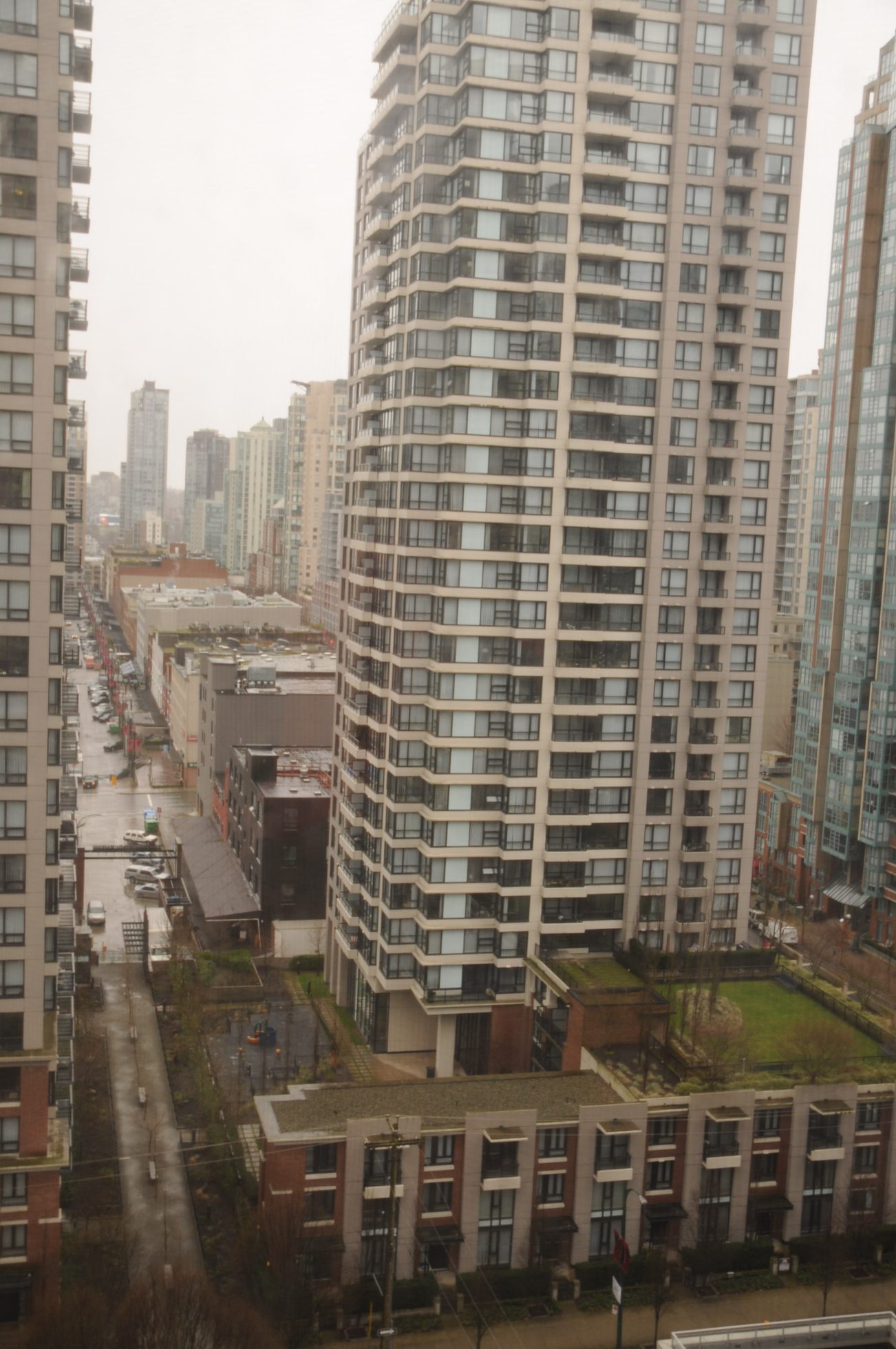 Furnished 2-bedroom + den condo with city view and modern design. - 1705-867 Hamilton Street, Vancouver Downtown